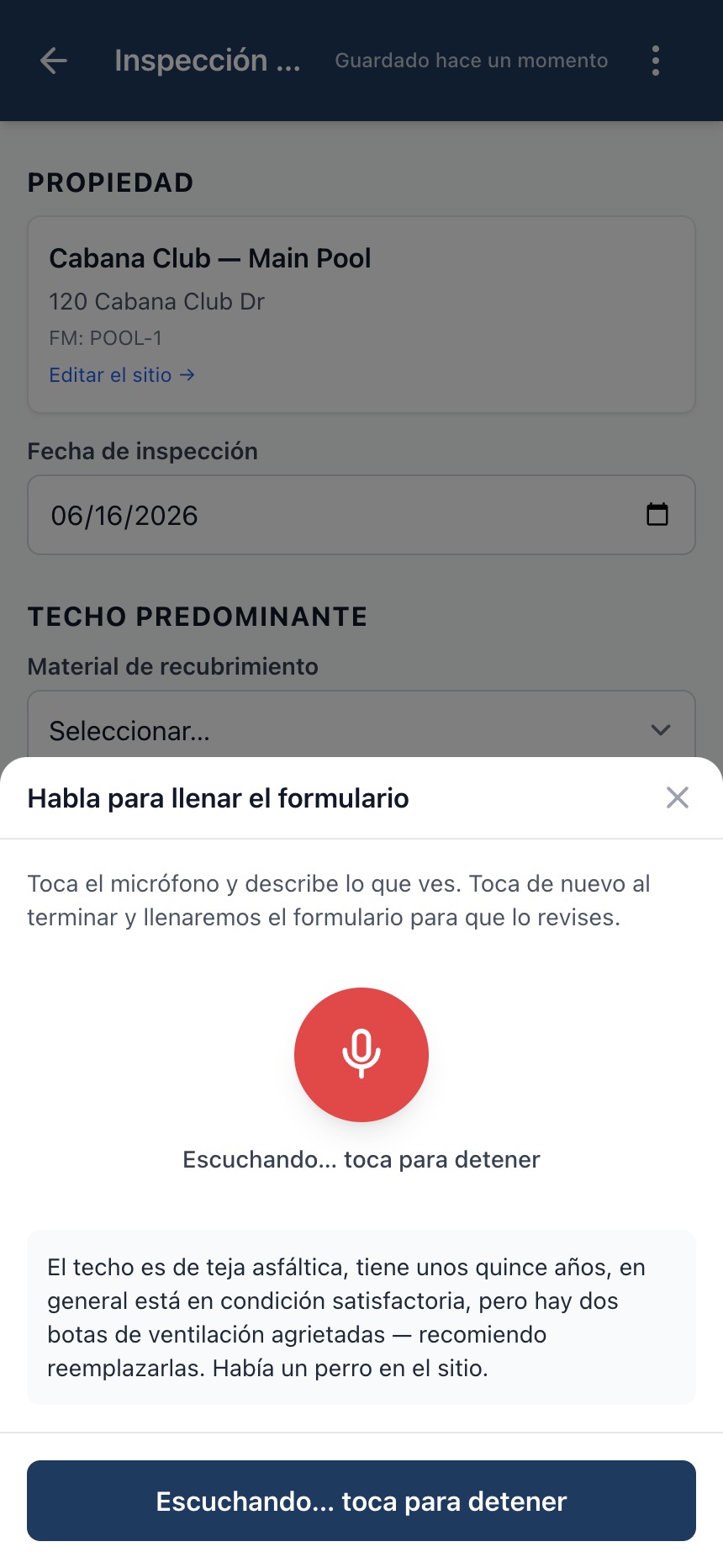 Estado de escucha mostrando la transcripción en vivo de la narración.